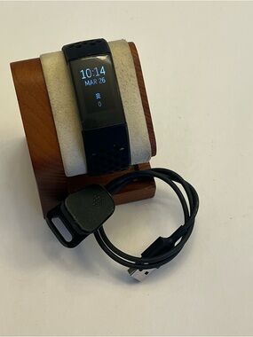 Fitbit Charge 4 (tested, no scratch, charger inc)
